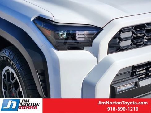 Used 2025 Toyota 4Runner TRD Off-Road image 10