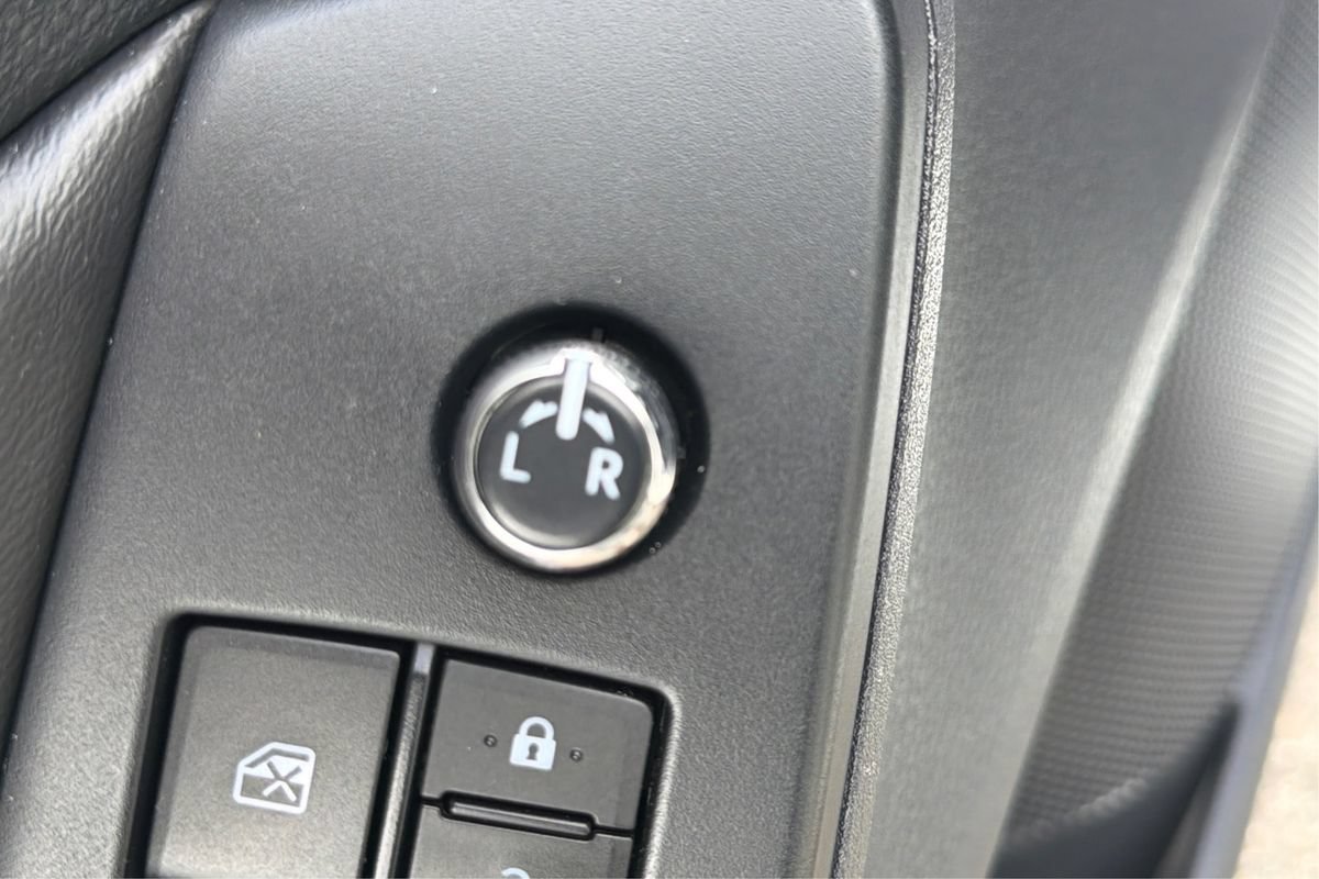Used 2022 Toyota Avalon XSE FWD image 40