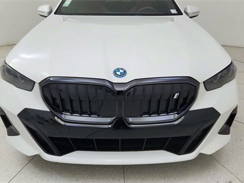 Used 2025 BMW i5 eDrive40i w/ M Sport Package image 9