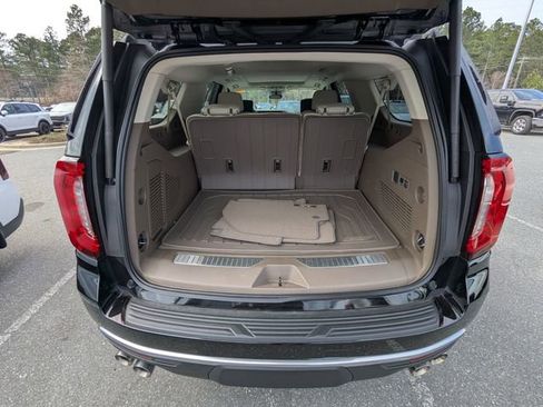 Used 2024 GMC Yukon XL Denali w/ Advanced Technology Package image 12