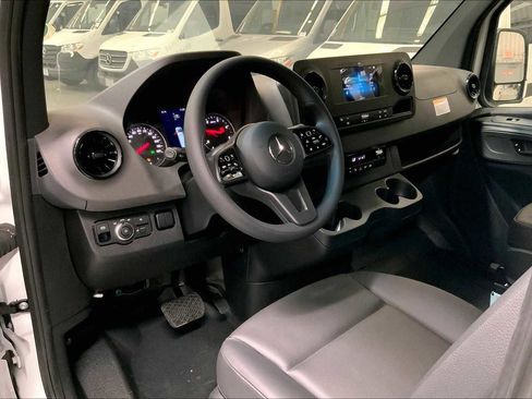 Used 2024 Mercedes-Benz Sprinter 2500 image 18