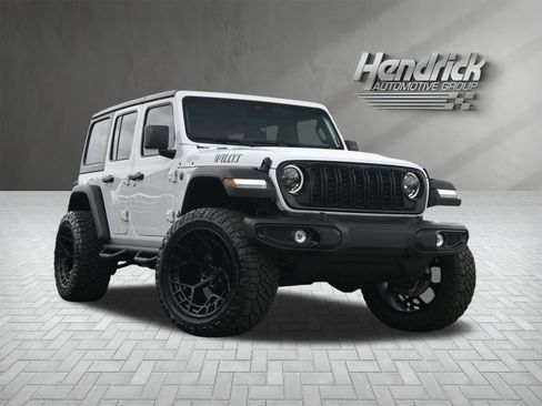 Used 2025 Jeep Wrangler Willys image 2