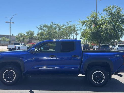 Used 2024 Toyota Tacoma TRD Off-Road w/ TRD Off Road Premium Package AWD/4WD image 5