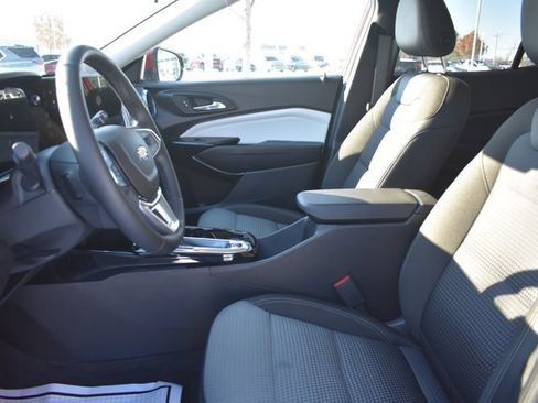 Used 2025 Chevrolet Trax LT w/ LT Convenience Package image 14