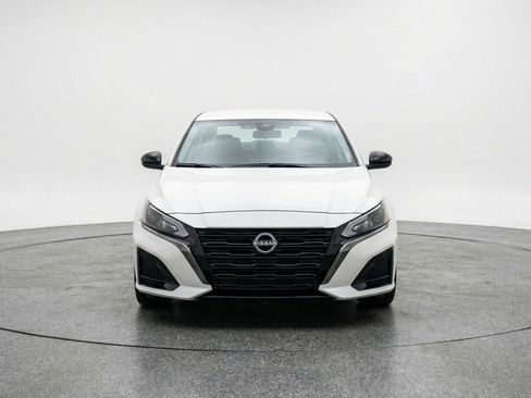 Used 2025 Nissan Altima 2.5 SV image 2