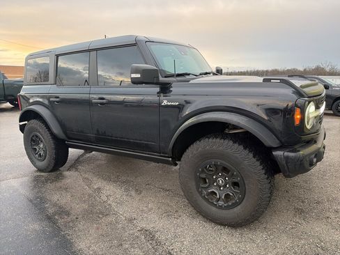 Used 2023 Ford Bronco Wildtrak image 3
