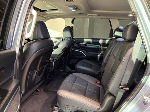 Used 2024 Kia Telluride SX w/ Towing Package image 20