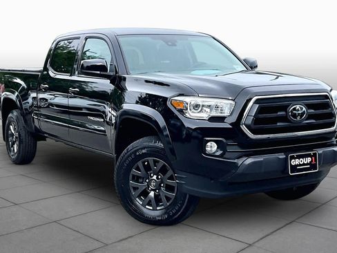 Certified 2022 Toyota Tacoma SR5 AWD/4WD image 3