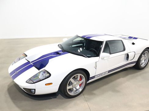 Used 2005 Ford GT image 4