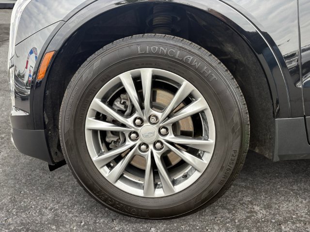 Used 2022 Cadillac XT5 Premium Luxury w/ LPO, Floor Liner Package FWD image 8