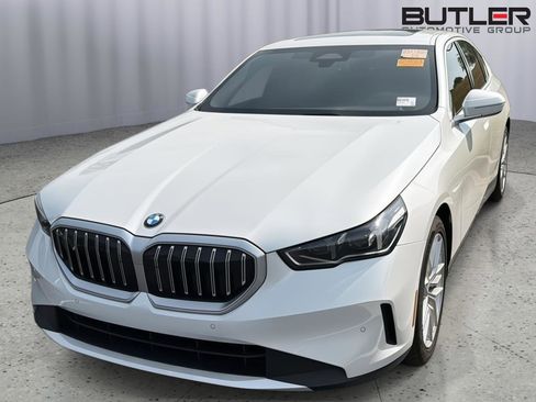 Certified 2024 BMW 530i image 3
