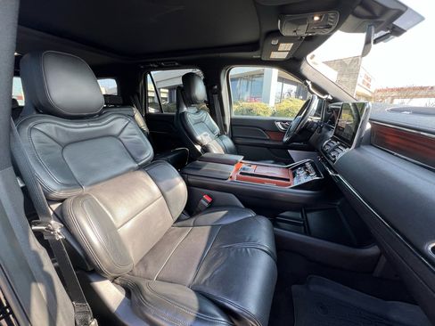 Used 2020 Lincoln Navigator Reserve w/ Luxury Package image 45