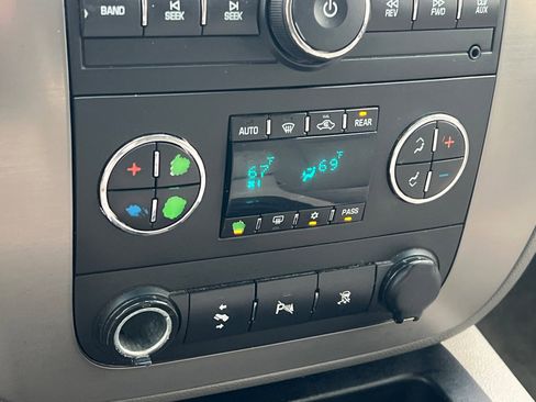 Used 2010 GMC Yukon XL SLT w/ SLT-2 Equipment Package image 17