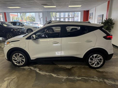 Used 2023 Chevrolet Bolt EUV LT image 4