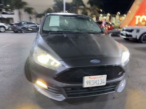 Used 2018 Ford Focus ST w/ Equipment Group 402A image 4