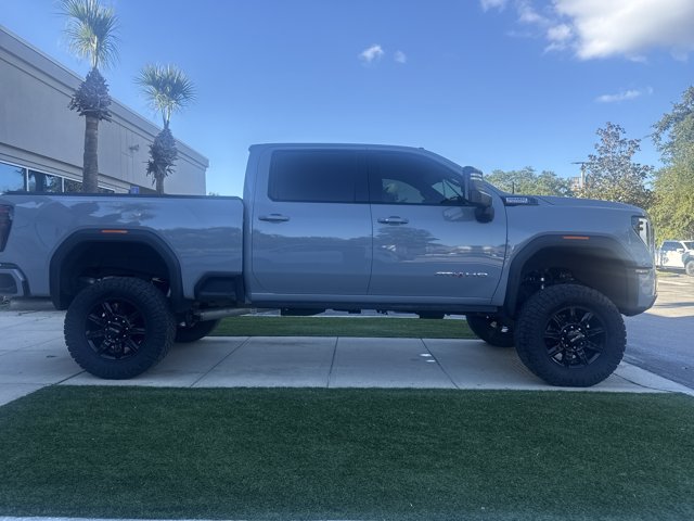Used 2025 GMC Sierra 2500 AT4 w/ AT4 Premium Plus Package AWD/4WD image 2