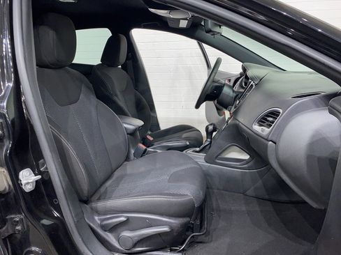 Used 2015 Dodge Dart SXT image 11