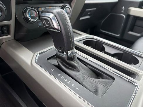 Used 2017 Ford F150 Lariat image 31