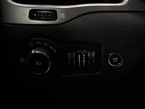 Certified 2022 Jeep Cherokee Limited image 32