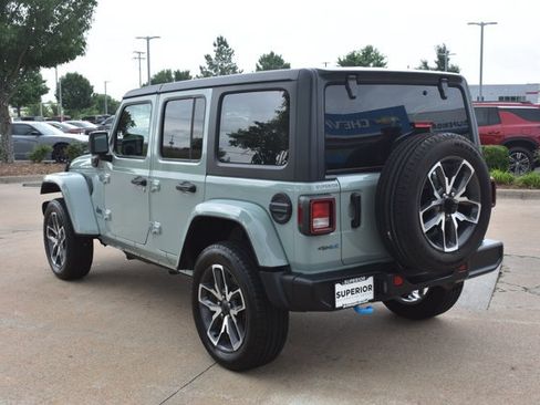 Used 2024 Jeep Wrangler Unlimited w/ Convenience Group AWD/4WD image 8