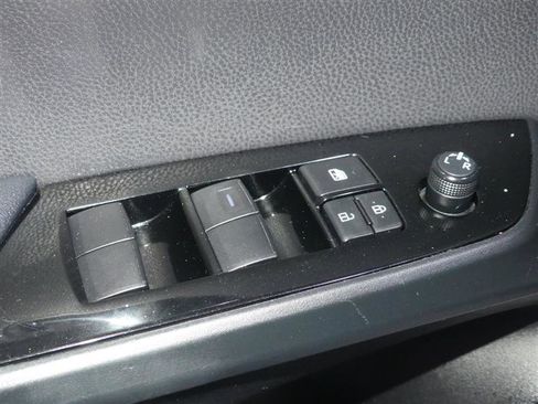 Used 2022 Toyota Prius AWD image 20