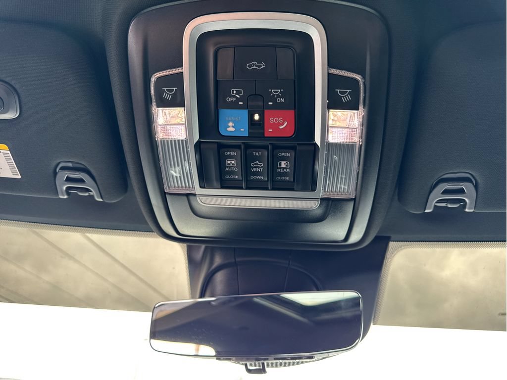 Used 2025 RAM 2500 Limited AWD/4WD image 23