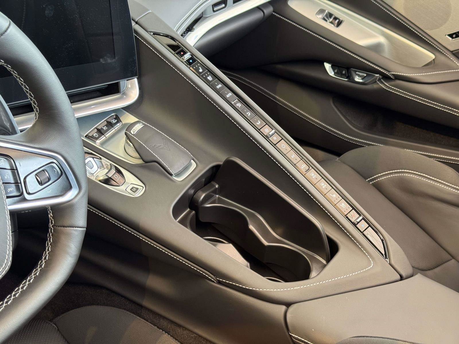 Used 2022 Chevrolet Corvette Stingray Premium Conv w/ Z51 Performance Package RWD image 5