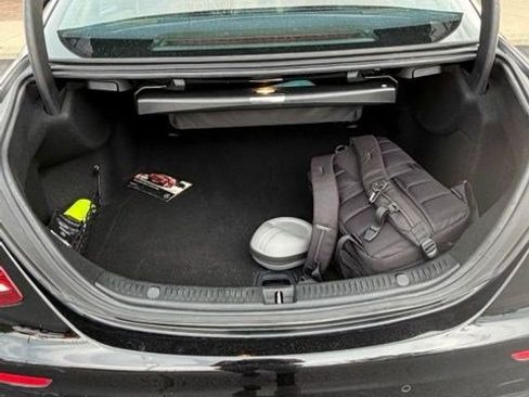 Used 2017 Mercedes-Benz E 300 4MATIC image 4