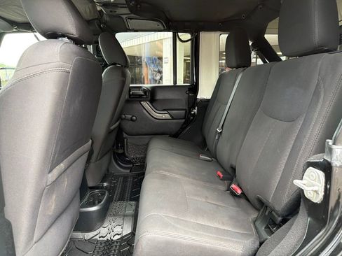 Used 2018 Jeep Wrangler Unlimited Sport AWD/4WD image 28