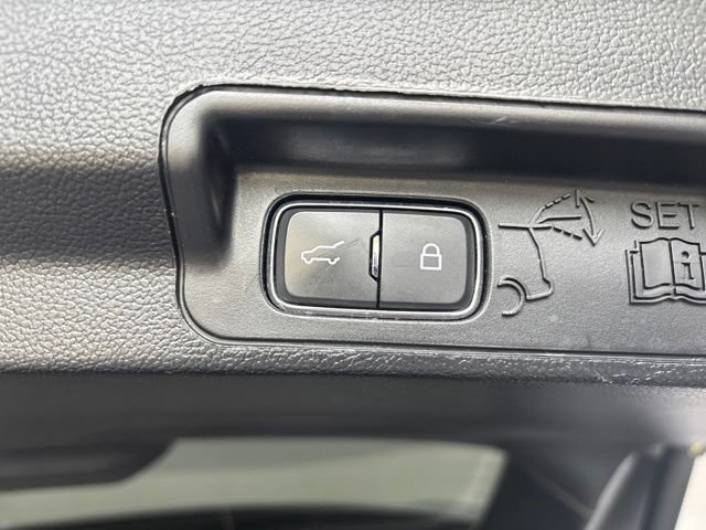 Used 2020 Ford Explorer XLT AWD/4WD image 28