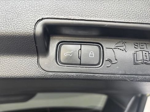 Used 2020 Ford Explorer XLT AWD/4WD image 28