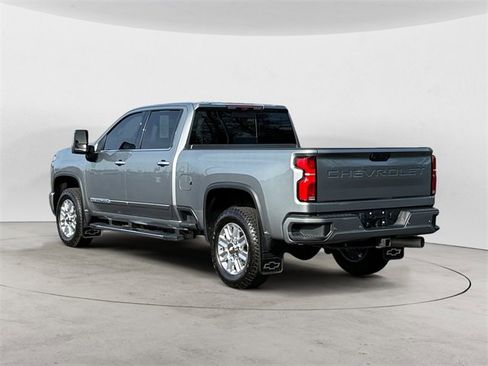 Used 2024 Chevrolet Silverado 3500 High Country w/ Technology Package image 3