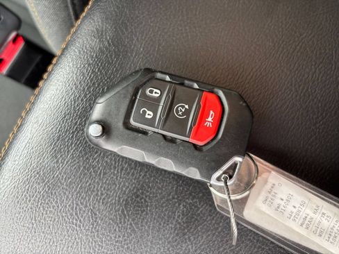 Used 2025 Jeep Wrangler Unlimited Sahara AWD/4WD image 24