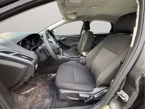 Used 2018 Ford Focus SE image 2