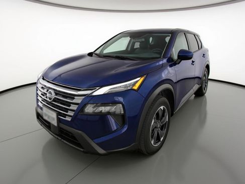 Used 2025 Nissan Rogue SV image 3