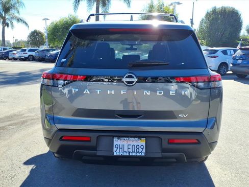 Used 2023 Nissan Pathfinder SV image 4