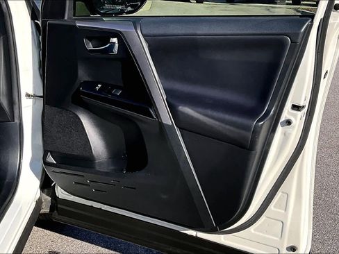 Used 2017 Toyota RAV4 Limited image 25