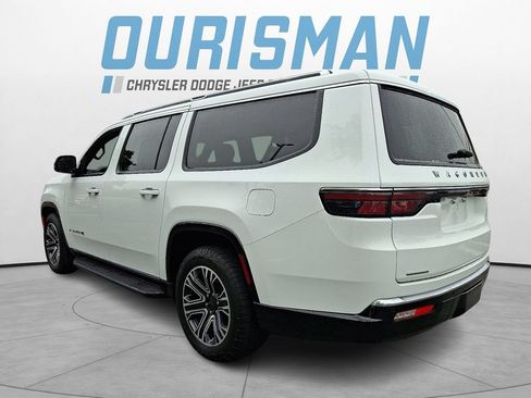 Certified 2023 Jeep Wagoneer L Series II AWD/4WD image 4