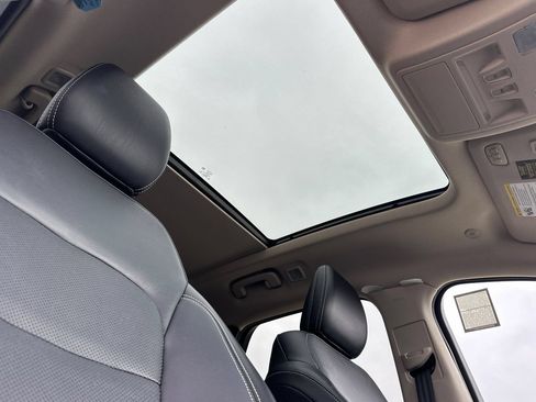 Used 2020 Ford Escape Titanium w/ Titanium Premium Package 2.0 AWD/4WD image 19