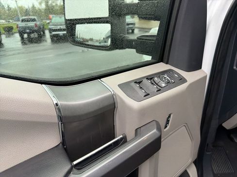 Used 2022 Ford F350 XLT w/ XLT Premium Package image 12