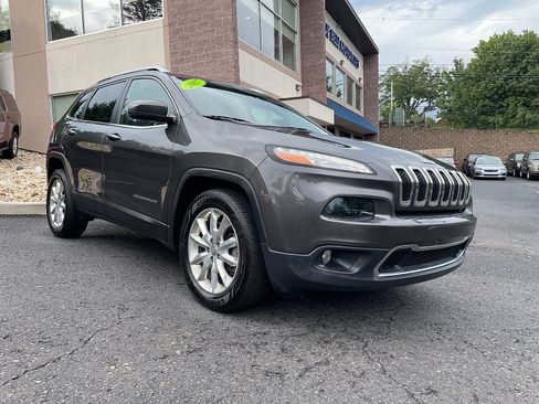 Used 2017 Jeep Cherokee Limited image 14