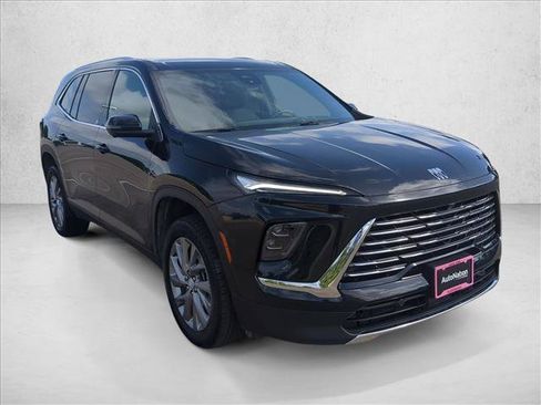 Used 2025 Buick Enclave Preferred FWD image 3