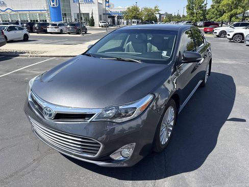 Used 2014 Toyota Avalon Limited w/ Technology Package FWD image 2
