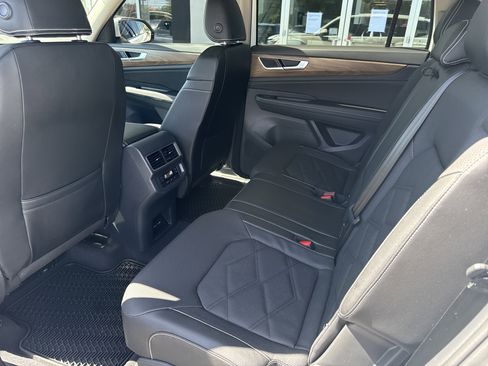 Used 2024 Volkswagen Atlas SE image 12