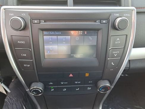 Used 2015 Toyota Camry SE image 25