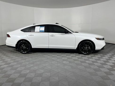 Used 2025 Honda Accord SE image 9