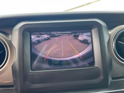 Used 2018 Jeep Wrangler Unlimited Sport AWD/4WD image 6