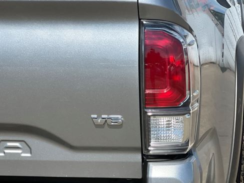 Used 2023 Toyota Tacoma TRD Off-Road w/ TRD Premium Off Road Package AWD/4WD image 21