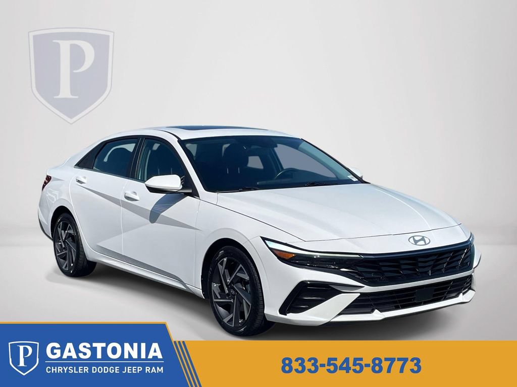 Used 2025 Hyundai Elantra SEL FWD image 1