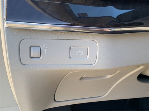 Used 2018 Volvo XC90 T6 Momentum w/ Convenience Package image 34